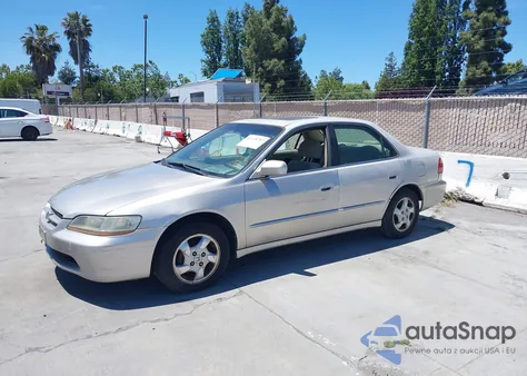 1998 Honda Accord Ex z USA, uszkodzony, nr VIN 1HGCG6677WA207165